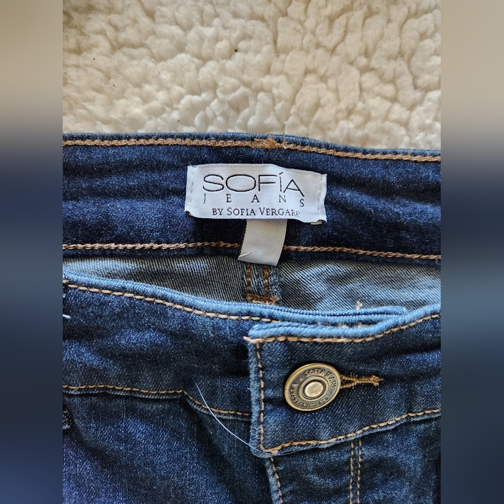 Sofia Vergara, Dark Blue Denim Jeans - Picture 4 of 10
